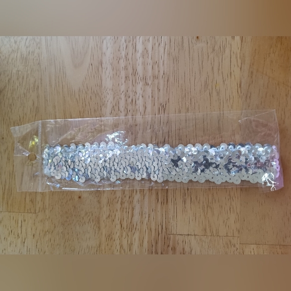 Women's Silver Sequin Elastic Headband NWT - Picture 7 of 8